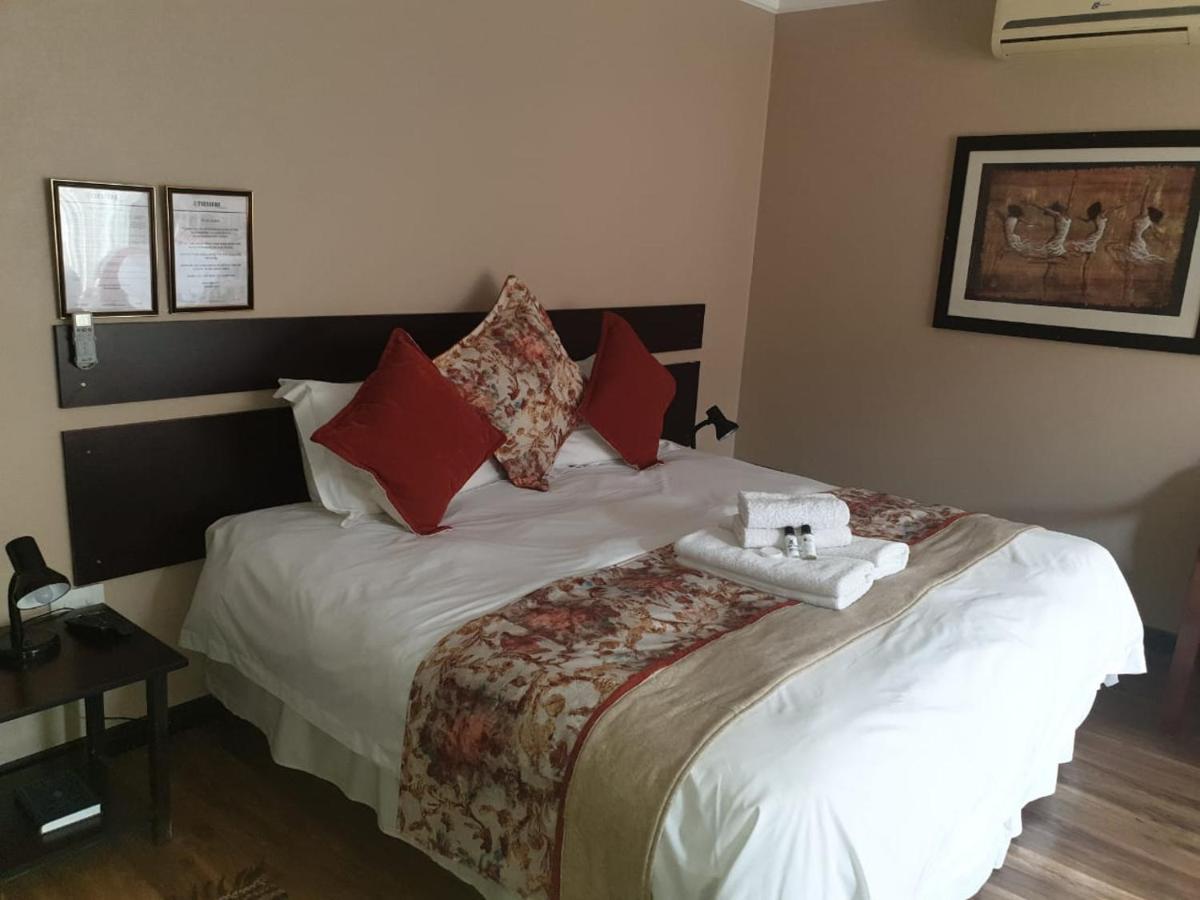 Tsessebe Guesthouse Блумфонтейн Екстер'єр фото