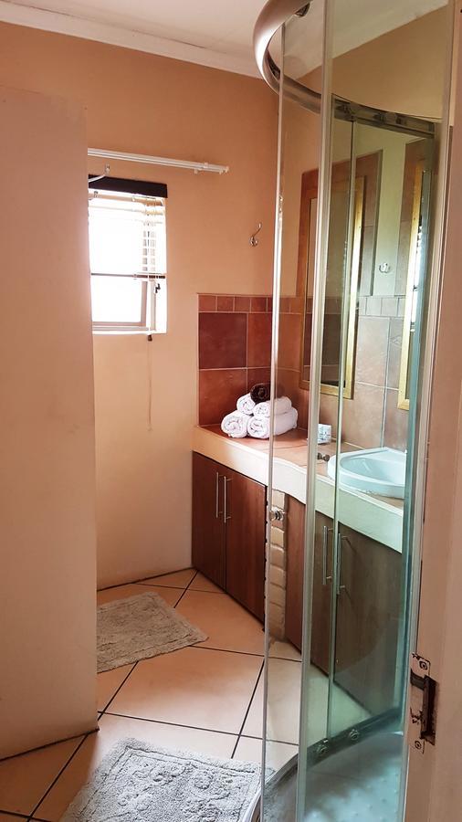 Tsessebe Guesthouse Блумфонтейн Екстер'єр фото