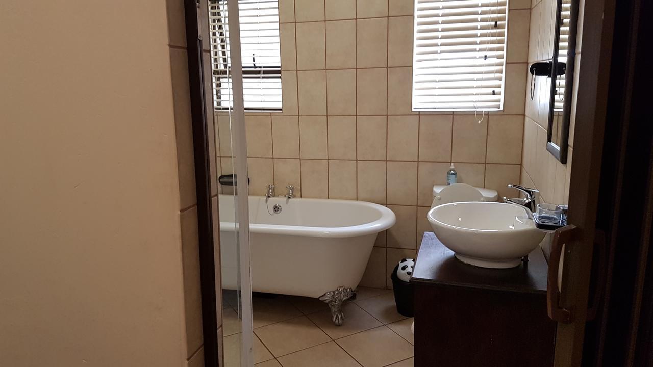 Tsessebe Guesthouse Блумфонтейн Екстер'єр фото