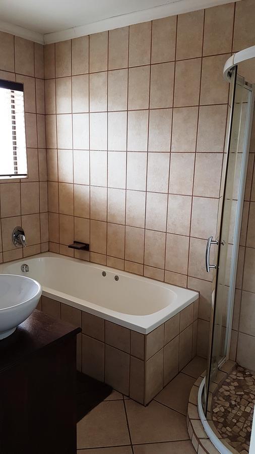 Tsessebe Guesthouse Блумфонтейн Екстер'єр фото
