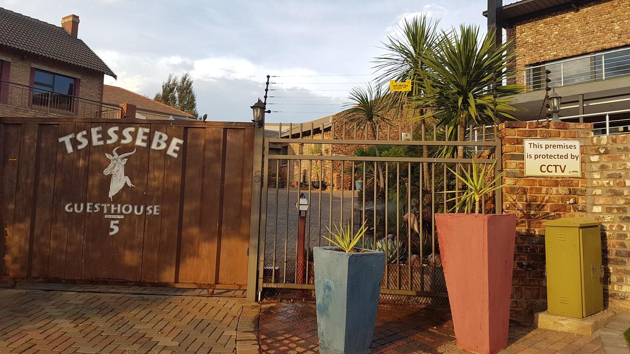 Tsessebe Guesthouse Блумфонтейн Екстер'єр фото